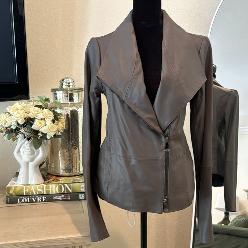 NEVER worn VINCE Leather Jacket !!!